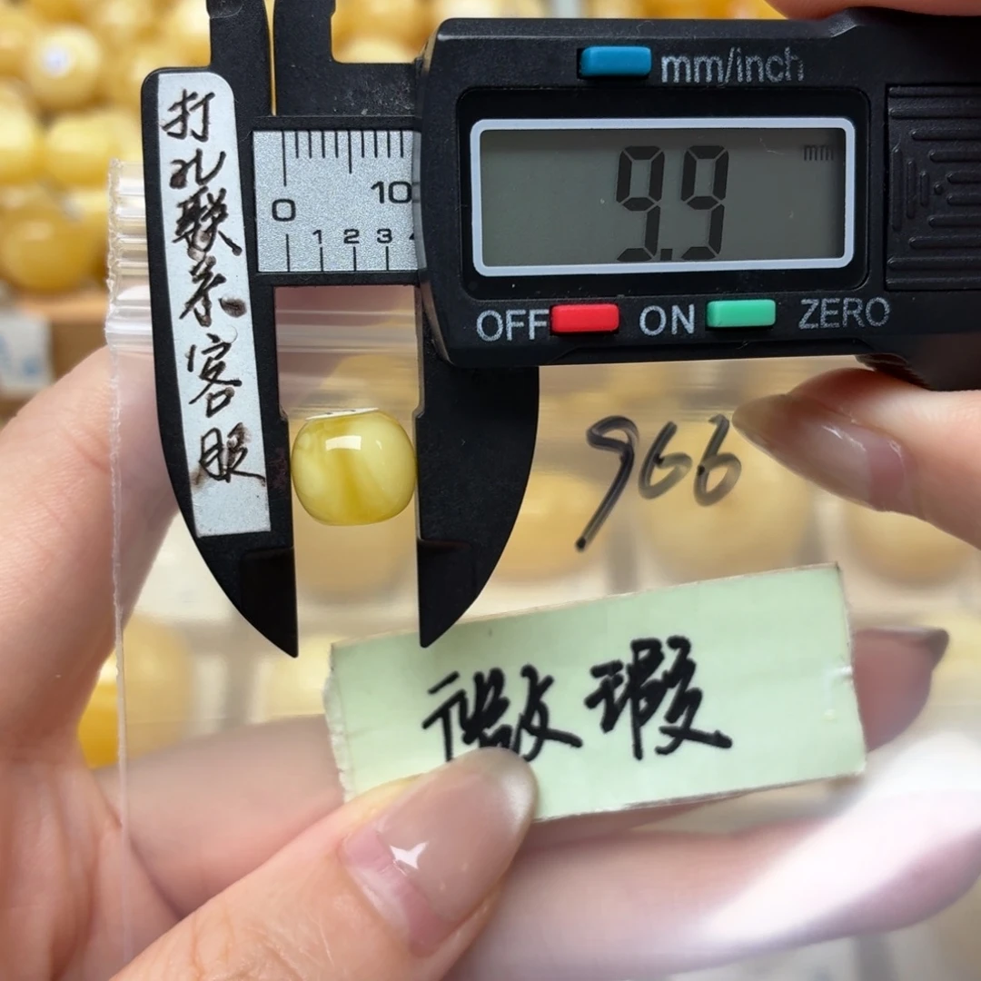 蜜蜡未镶嵌裸石微瑕老型