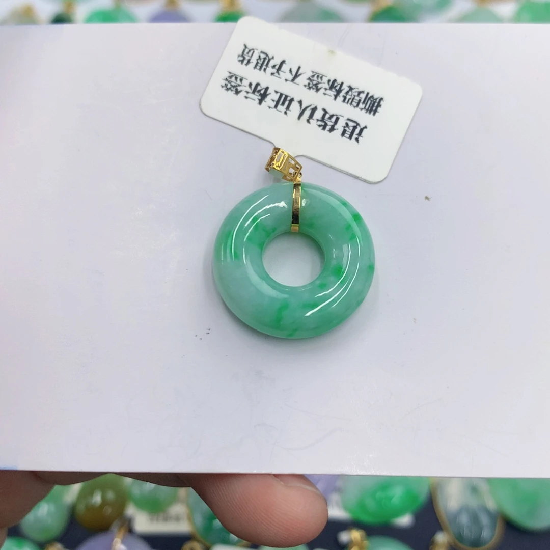 翡翠18K金镶嵌颈饰翡翠