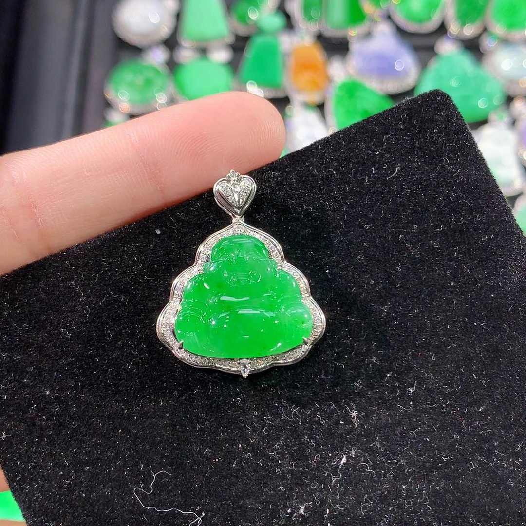 翡翠18K金镶嵌颈饰