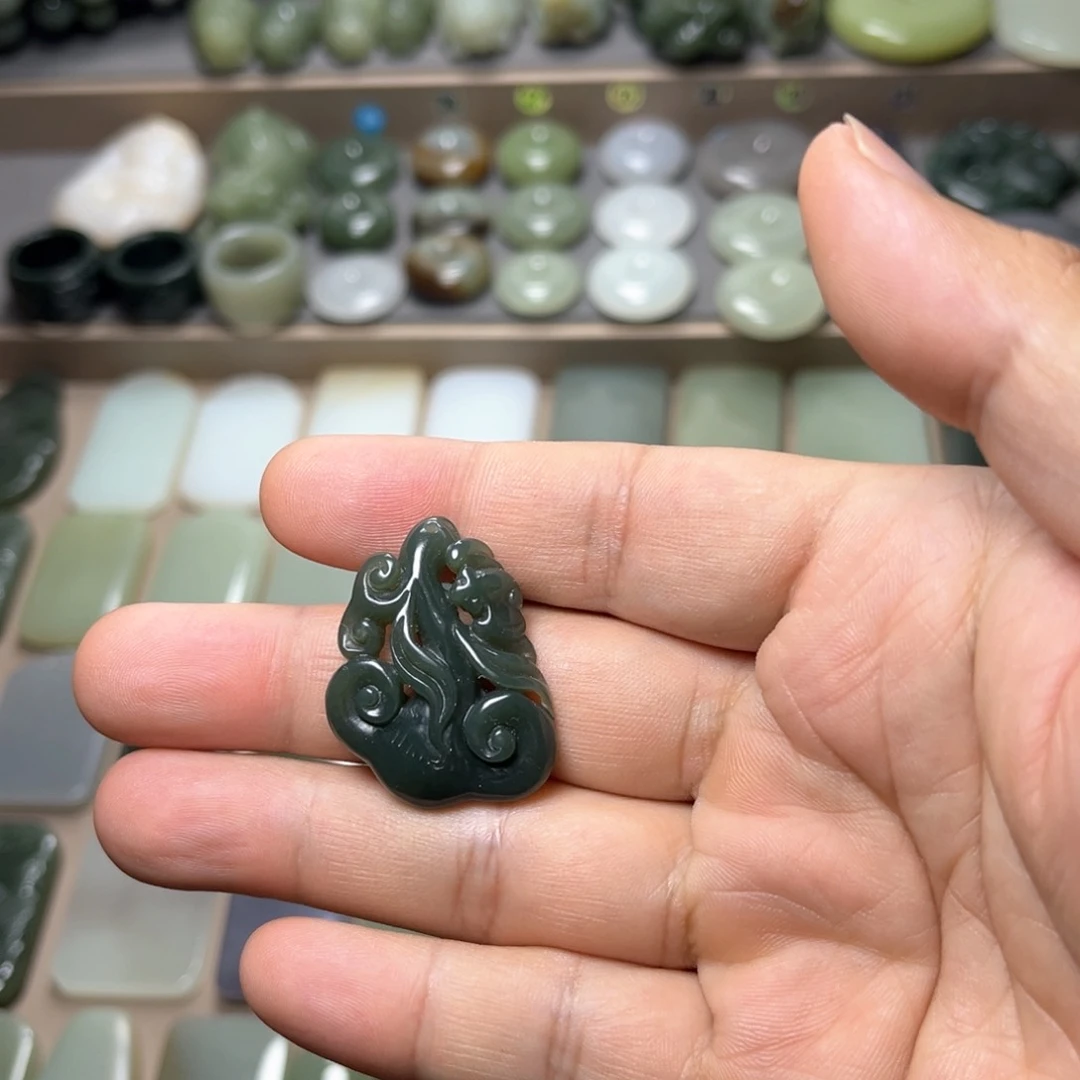 和田玉未镶嵌颈饰