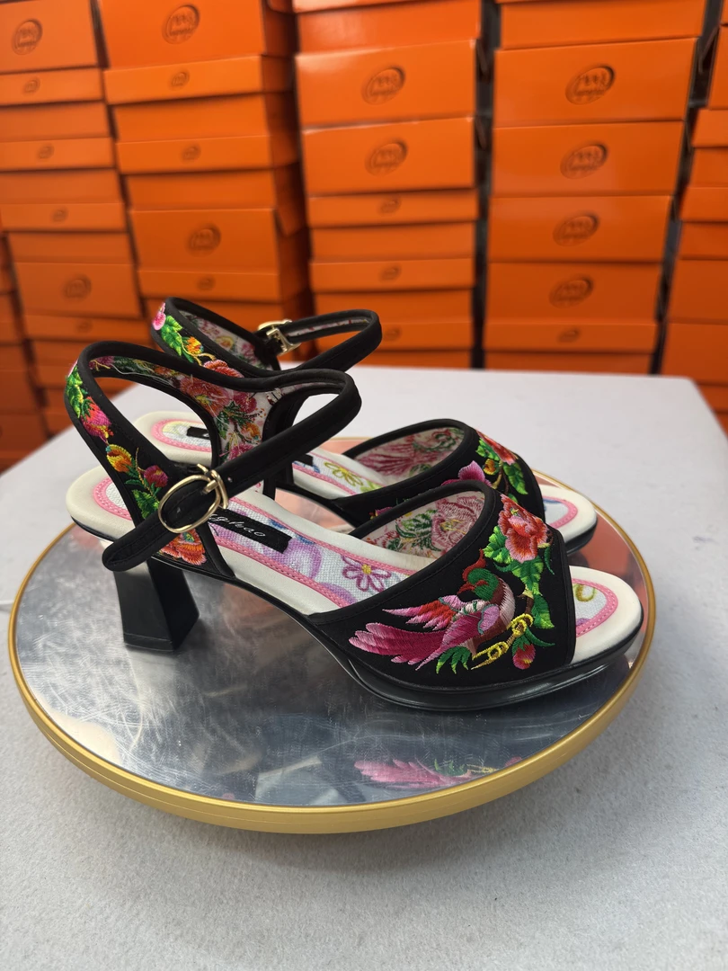 广南民族风时尚气质百搭7公分细高跟凉鞋高跟鞋粗跟夏季女士