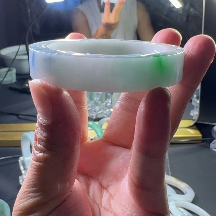 未镶嵌手镯定制翡翠