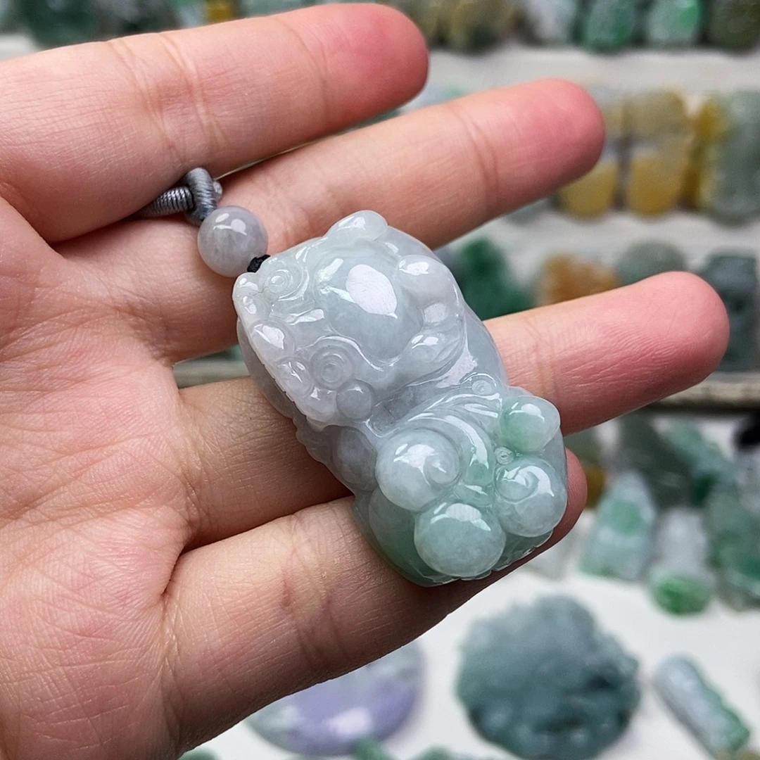 翡翠未镶嵌吊坠(赠链)
