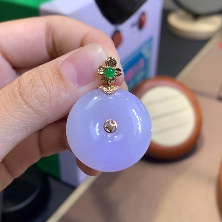 翡翠18K金镶嵌颈饰翡翠