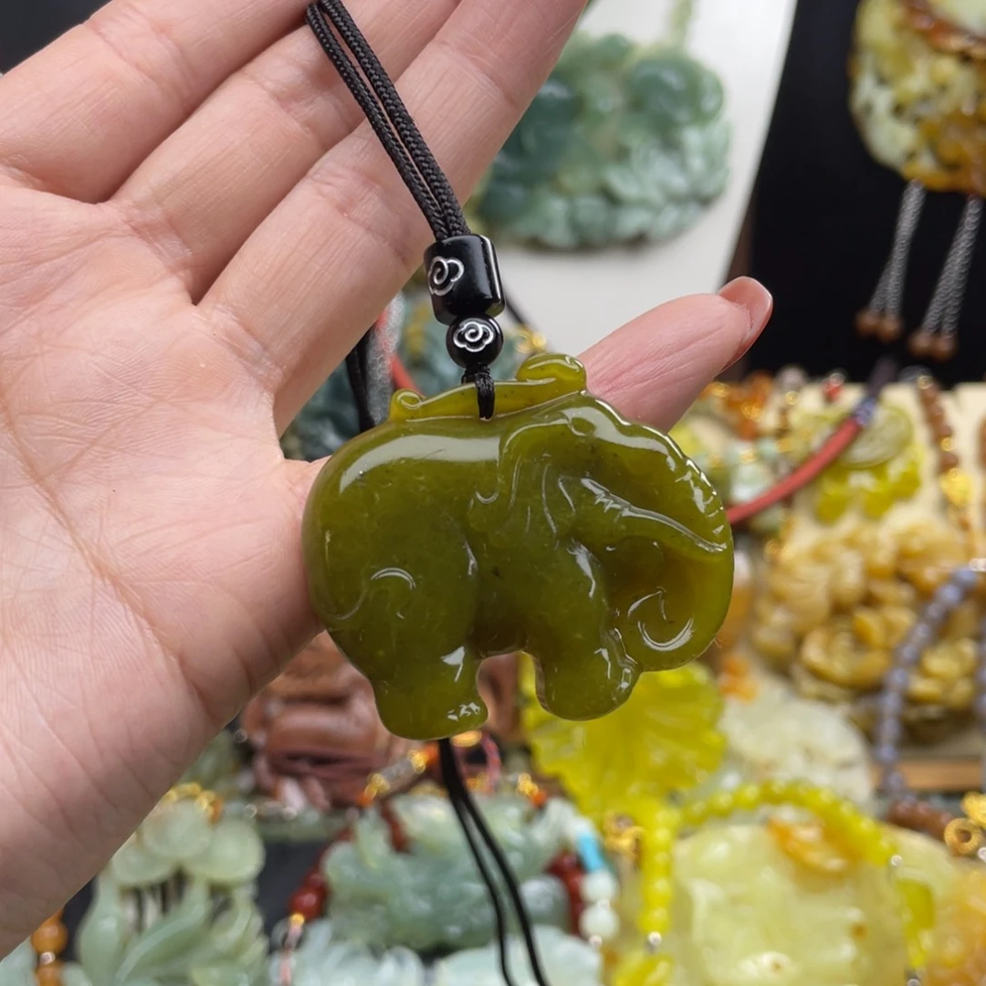 未镶嵌蛇纹石玉颈饰