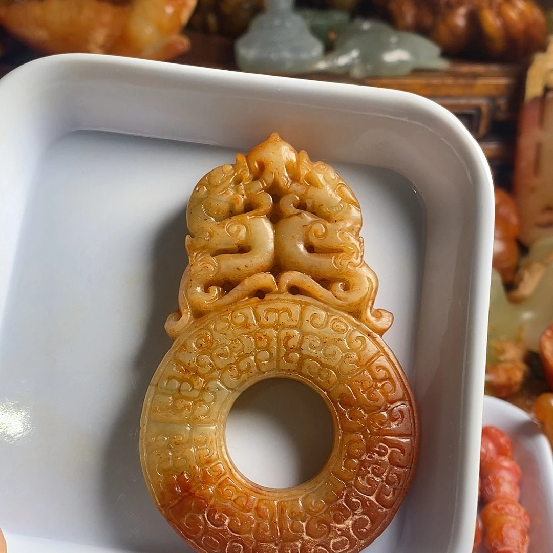 未镶嵌岫岩老玉（透闪石质玉）挂件