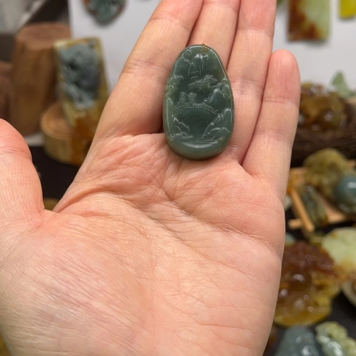 蛇纹石玉未镶嵌颈饰