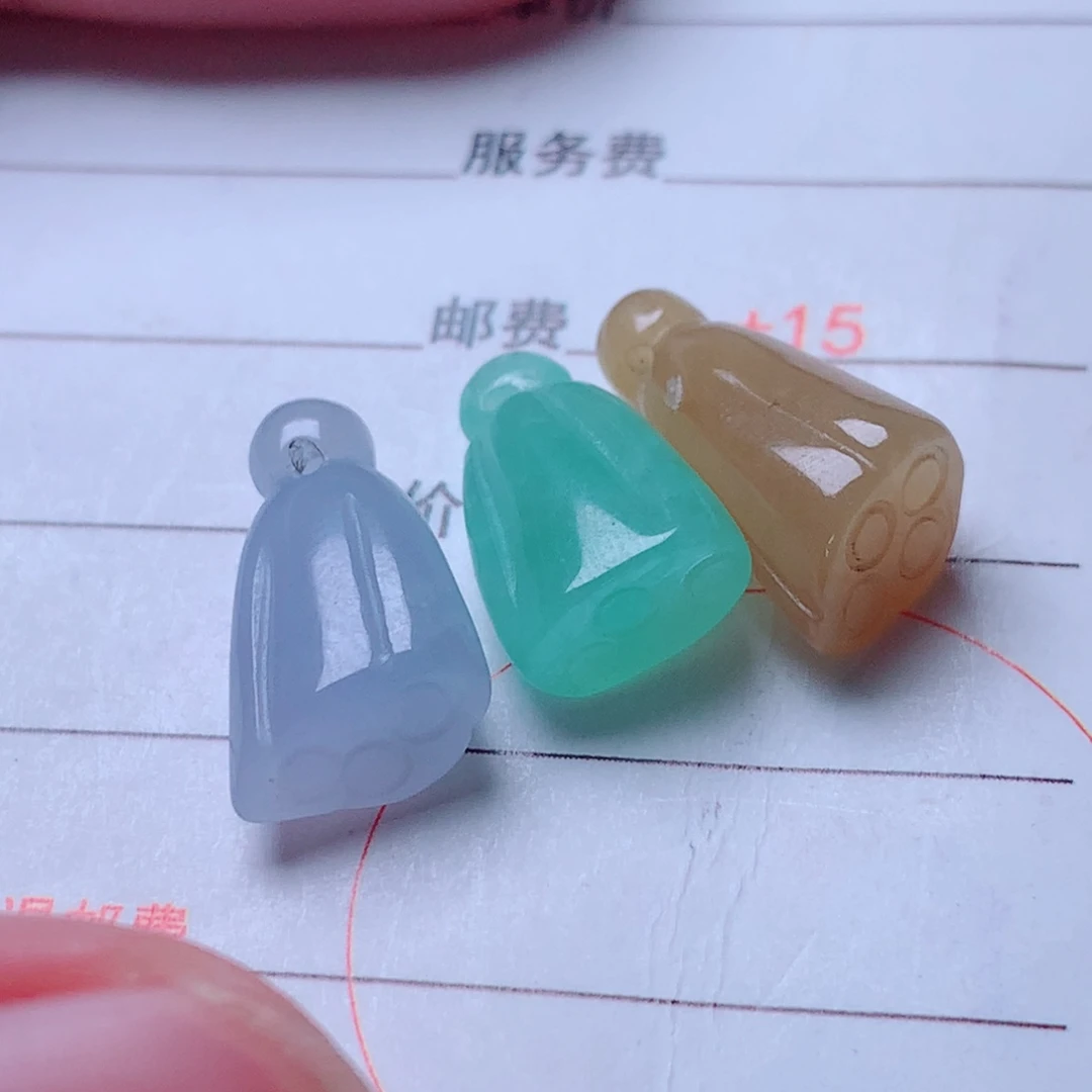 翡翠未镶嵌颈饰莲蓬