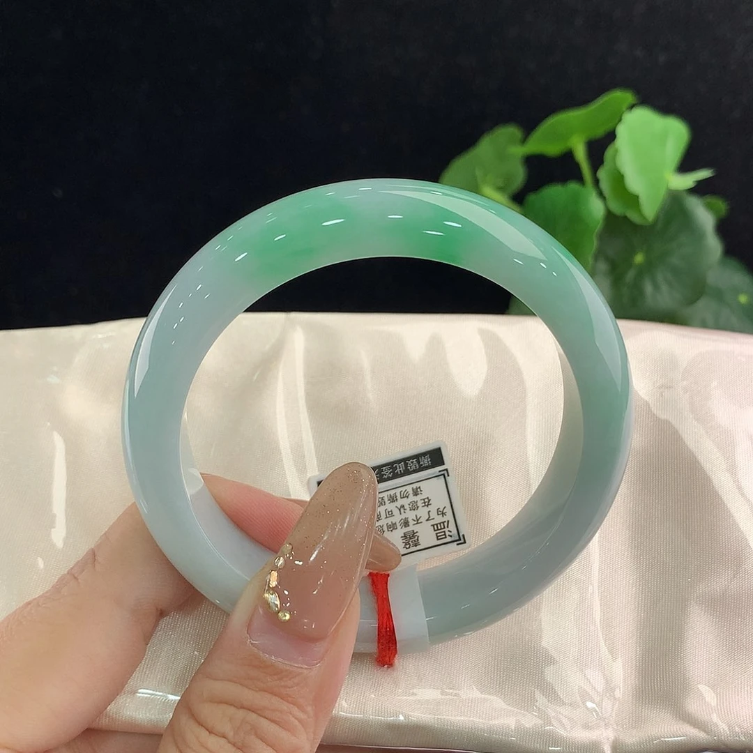 翡翠手镯未镶嵌正57