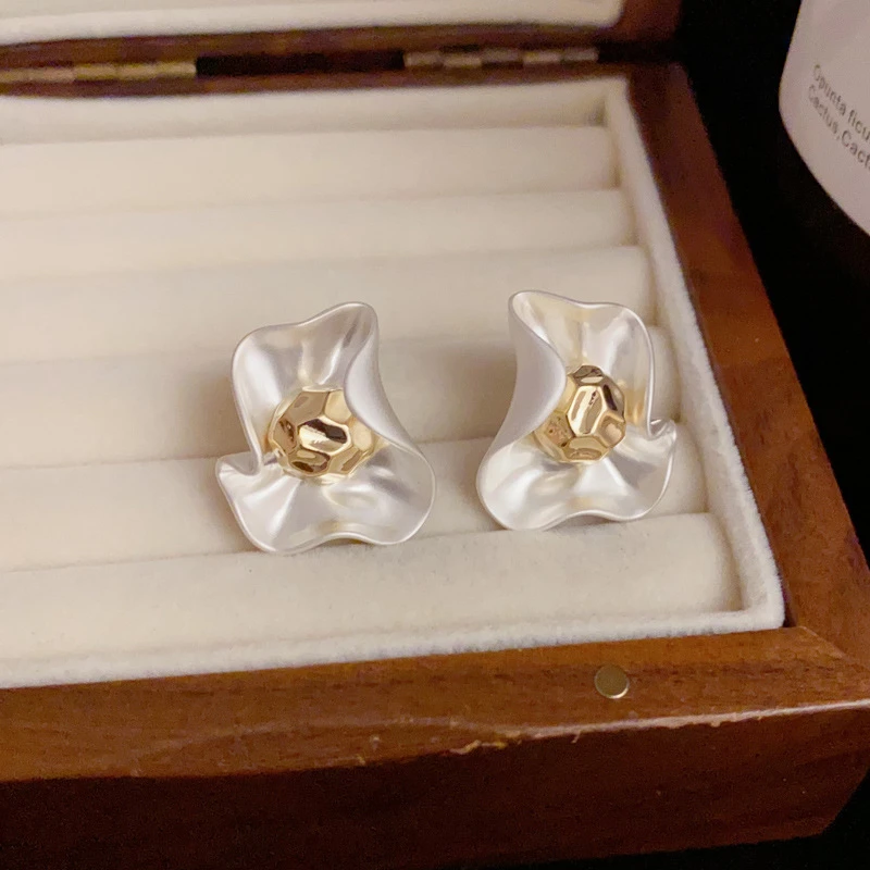 铜合金珐琅耳饰 小众设计感气质简约金属花瓣耳钉时尚百搭轻奢