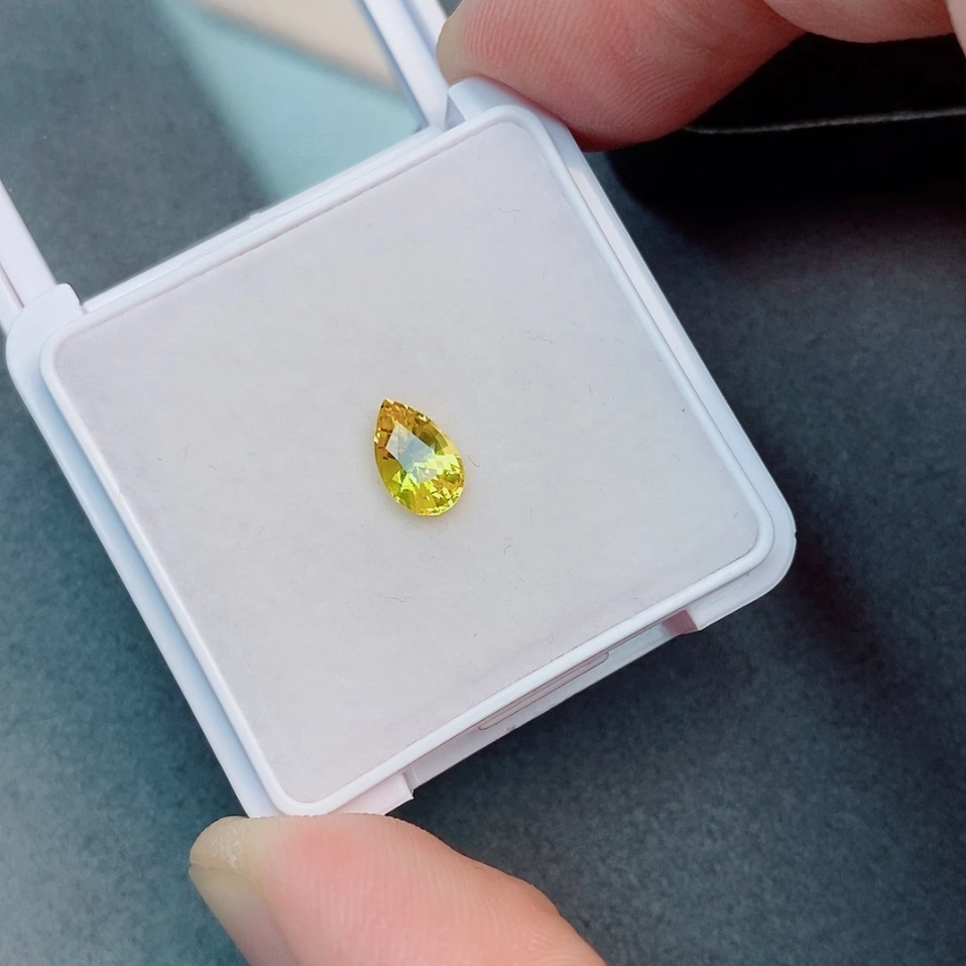 裸石彩色蓝宝石1.12ct 金丝雀