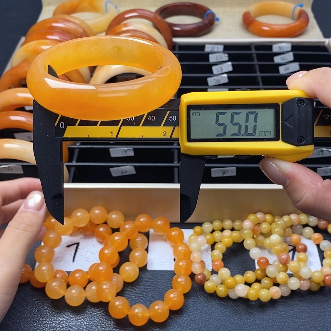 未镶嵌石英质玉（黄龙玉）手镯17号