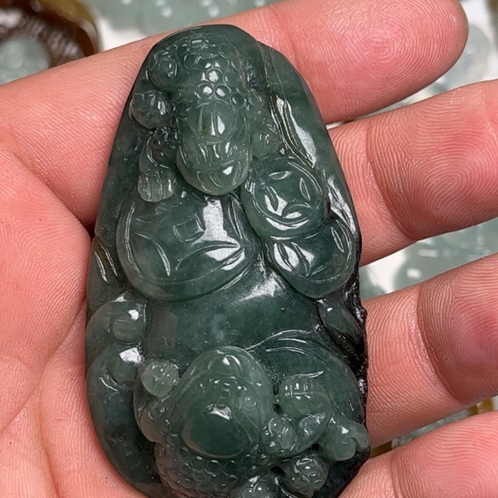 翡翠未镶嵌颈饰金蟾手把件