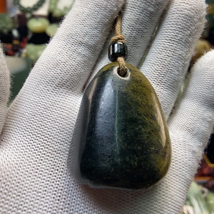 吊坠(赠链)未镶嵌岫岩河磨玉（透闪石质玉）a****e