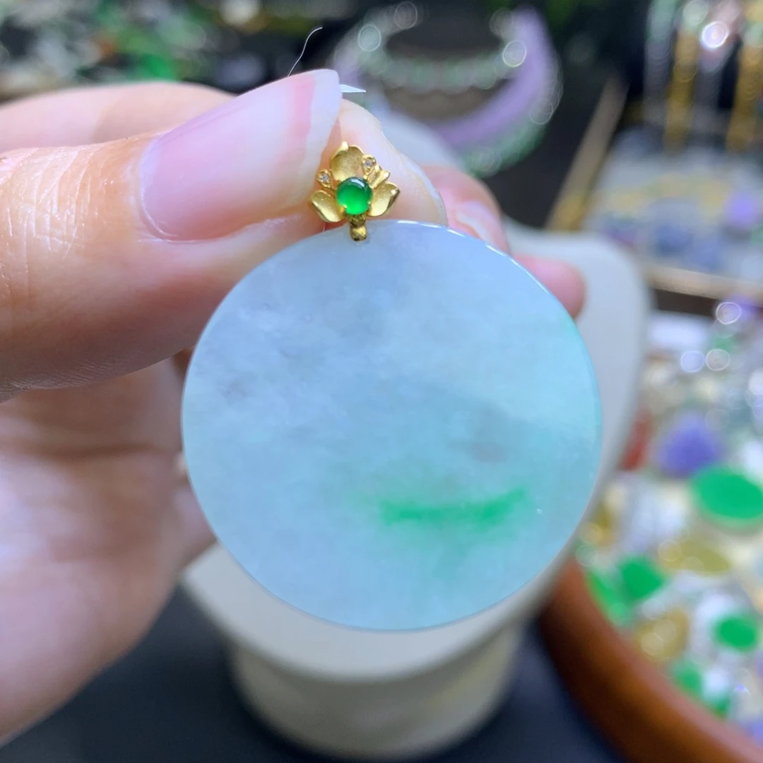 颈饰18K金镶嵌翡翠