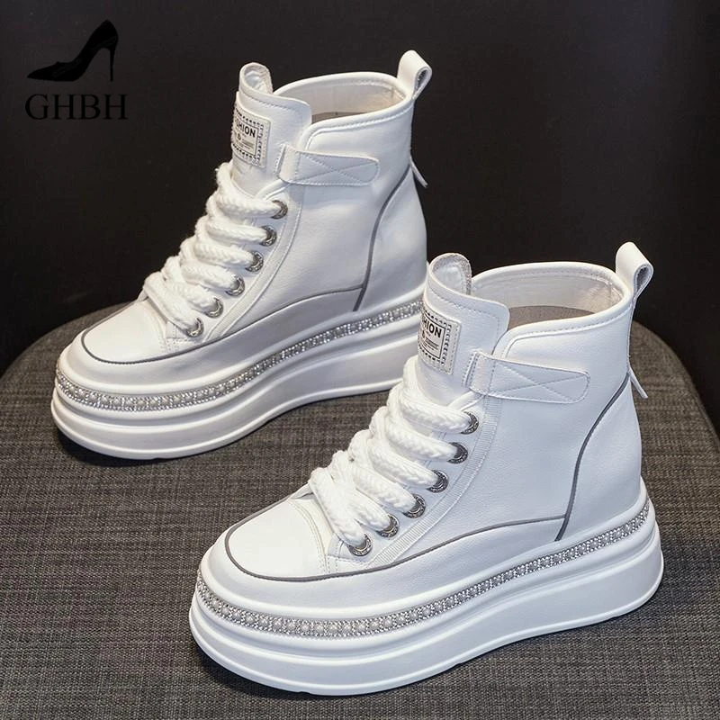 杨幂厚底水钻真皮马丁靴女2025春秋新款内增高休闲松糕高帮小白鞋