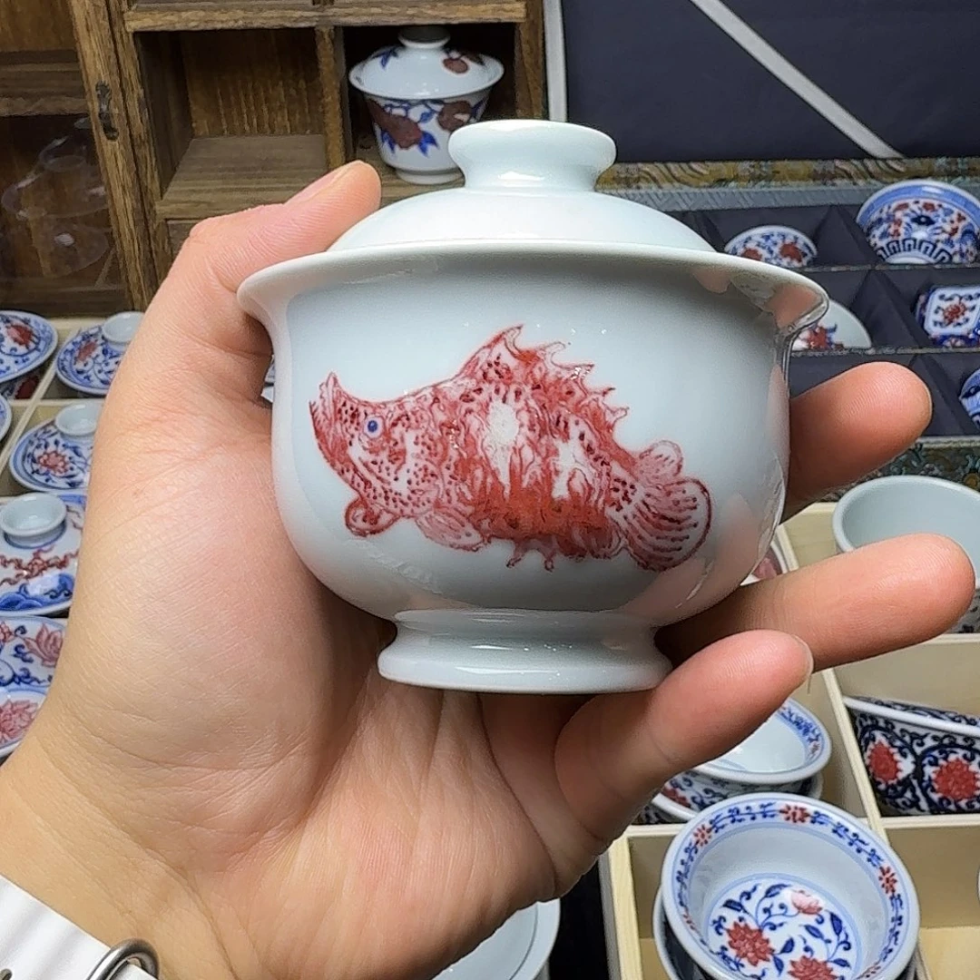 青花釉里红鳜鱼布袋盖碗