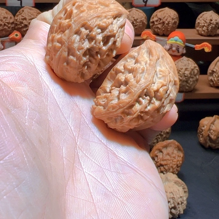 文玩核桃吊坠野生半壁