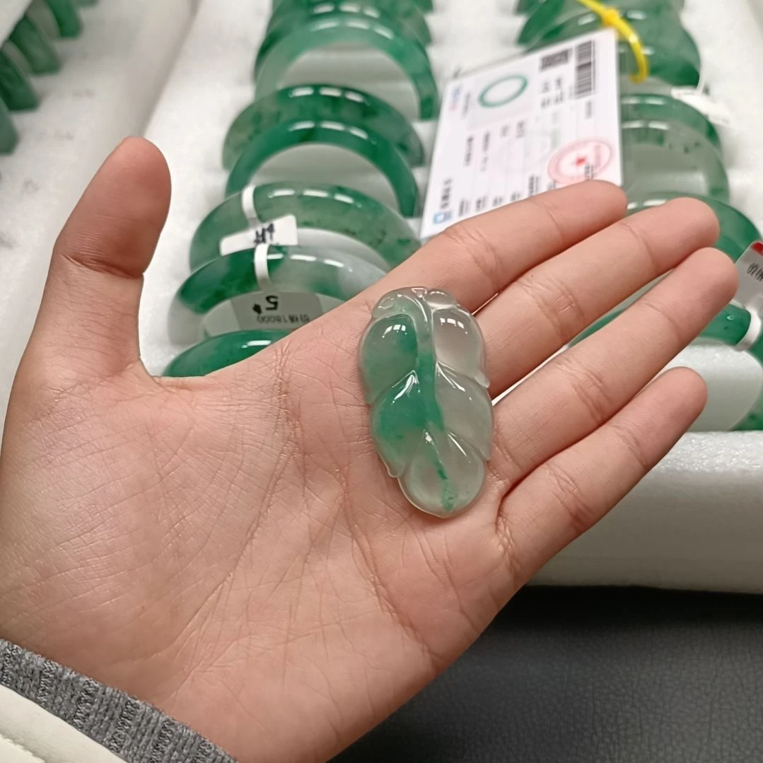 石英质玉（非洲翠）合金颈饰