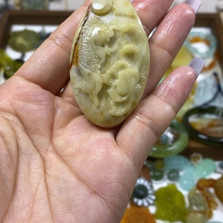 蛇纹石玉未镶嵌吊坠