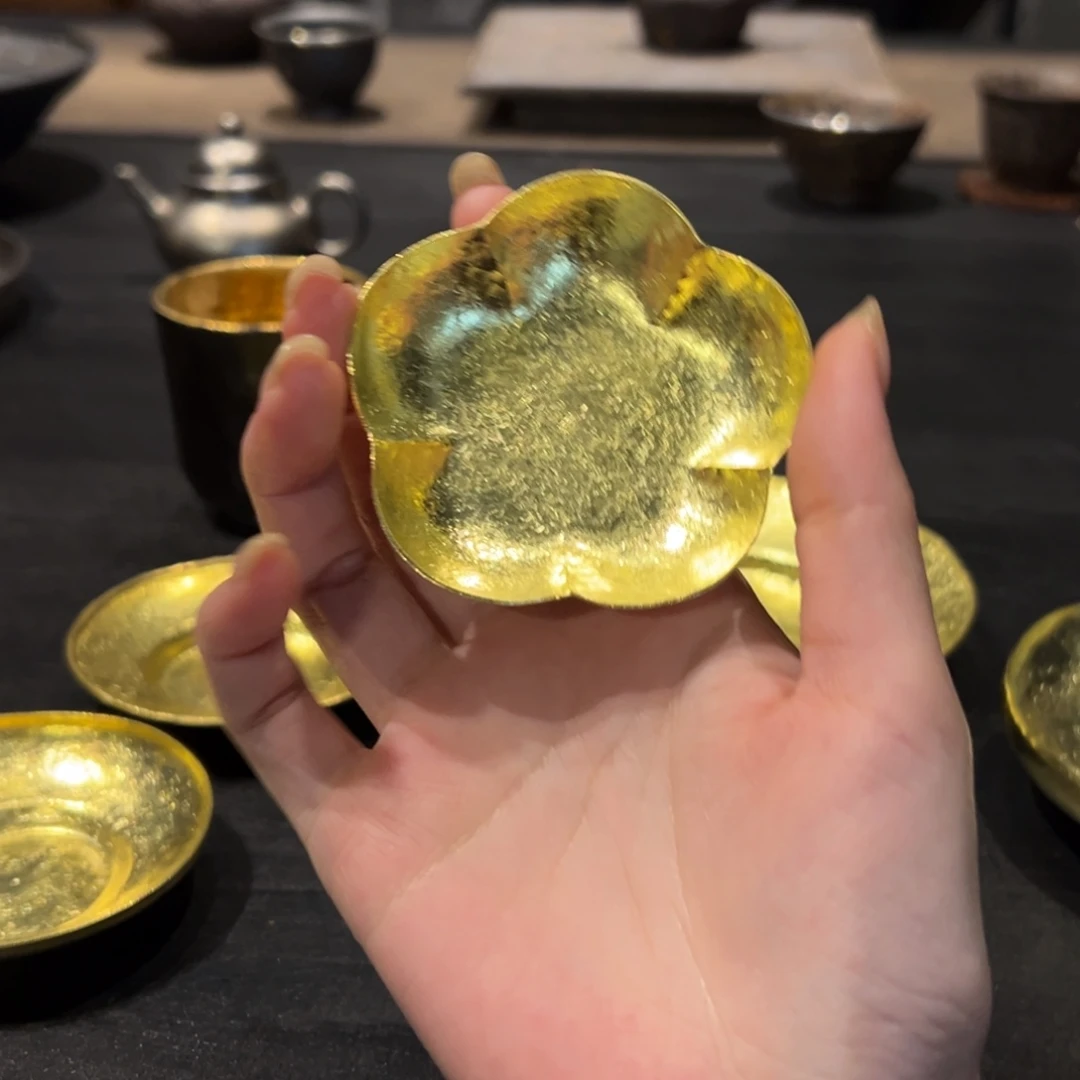 陶瓷。     陶瓷。