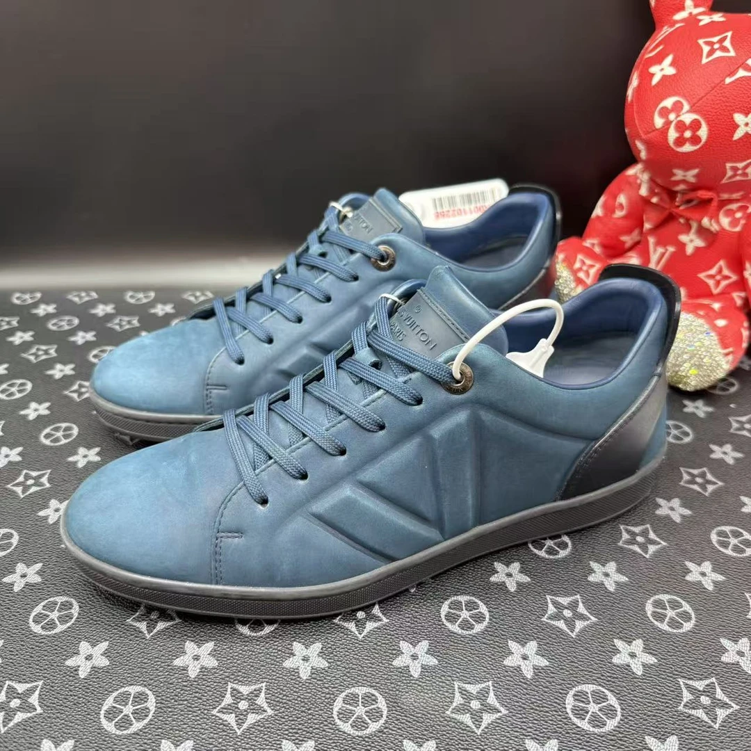 95新 LouisVuitton/路易威登 蓝色麂皮大V休闲板鞋39.5码ddm2519