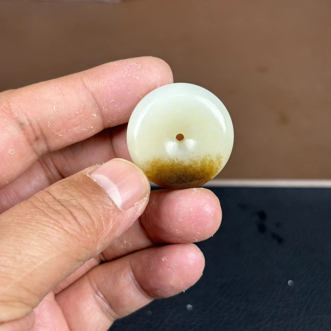 新疆和田玉黑黄糖胖平安扣一口糖糖白扣吊坠挂件