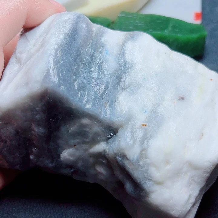 和田玉（糖玉）未镶嵌珠宝奇石