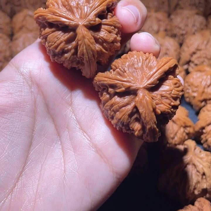 陈***北吊坠桃核小妹三棱