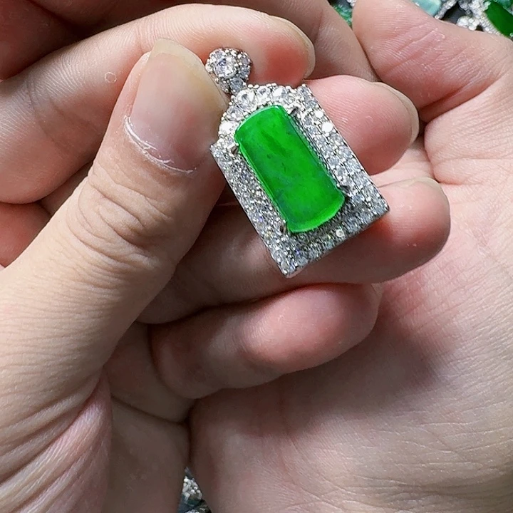 翡翠颈饰未镶嵌天然A货翡翠放漏