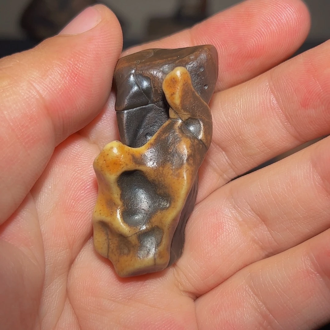 印***迹有机玻璃阿拉善戈壁石摆件