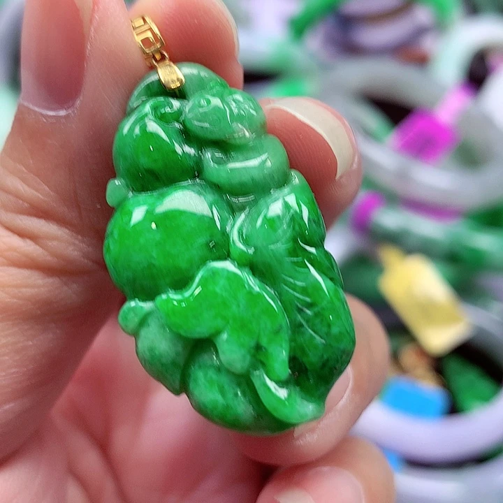 翡翠18K金镶嵌颈饰翡翠