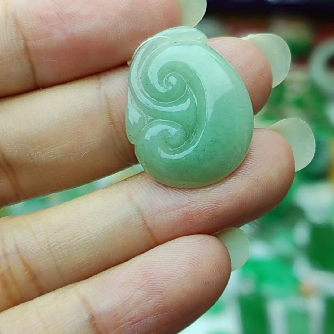 翡翠未镶嵌颈饰37