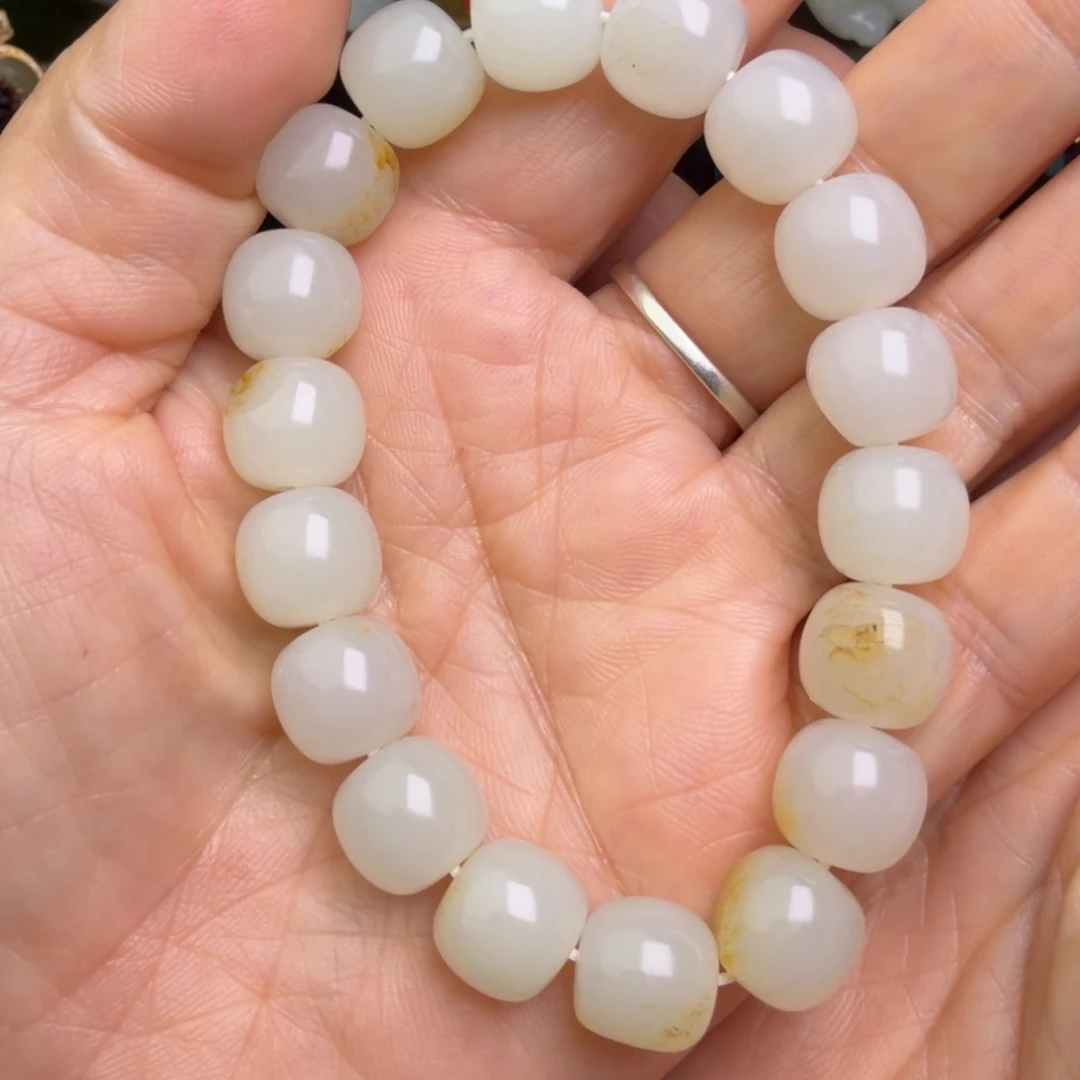 P***g和田玉未镶嵌颈饰