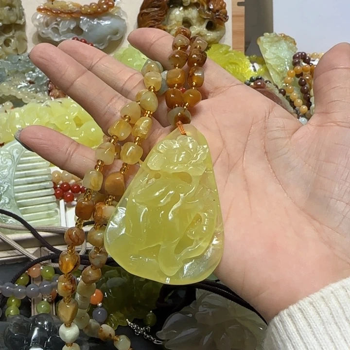 未镶嵌蛇纹石玉吊坠小****