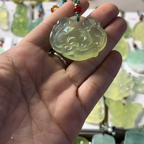 未镶嵌蛇纹石玉颈饰