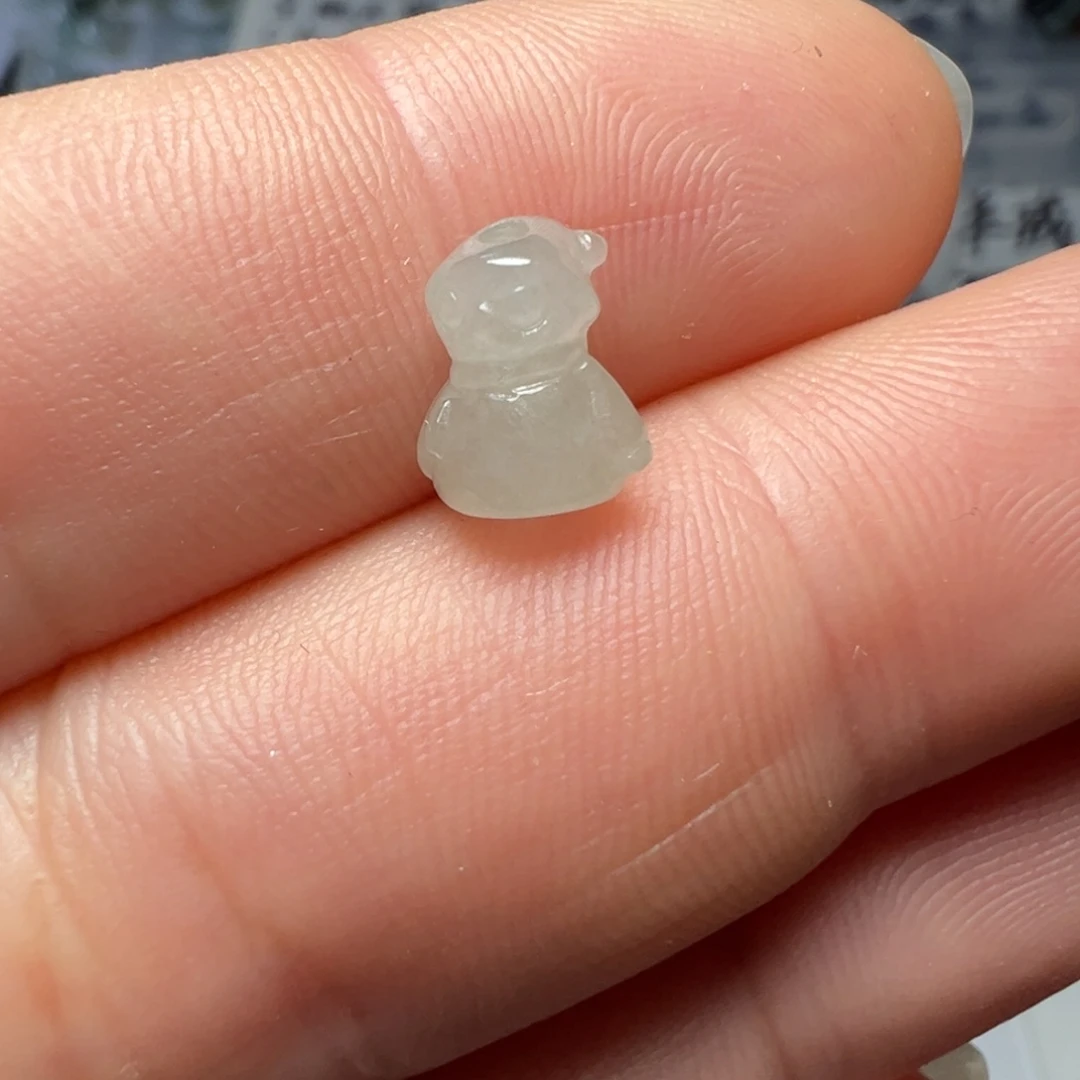 翡翠未镶嵌颈饰通孔小雪人一个68块