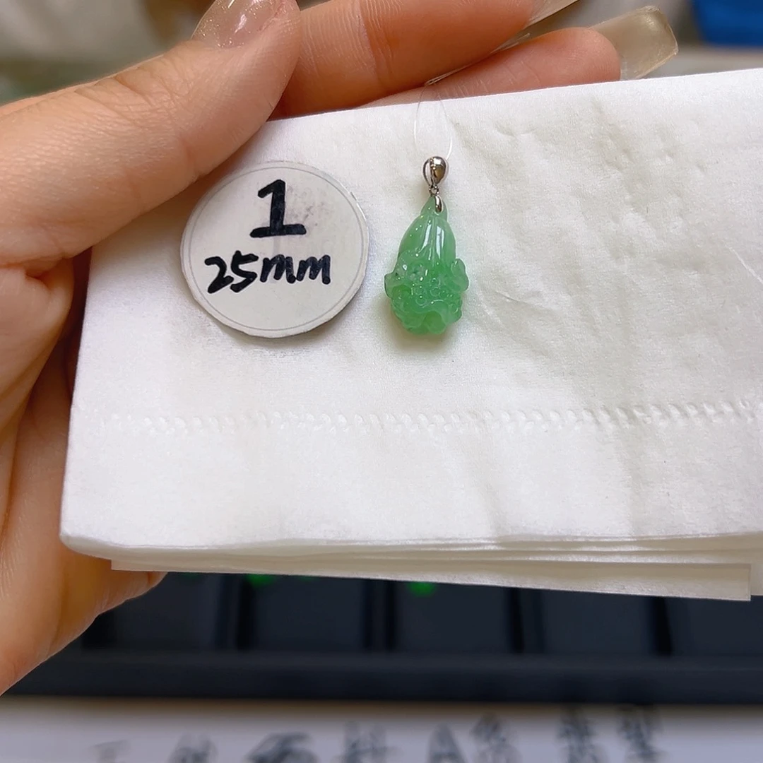 翡翠颈饰18K金镶嵌翡翠