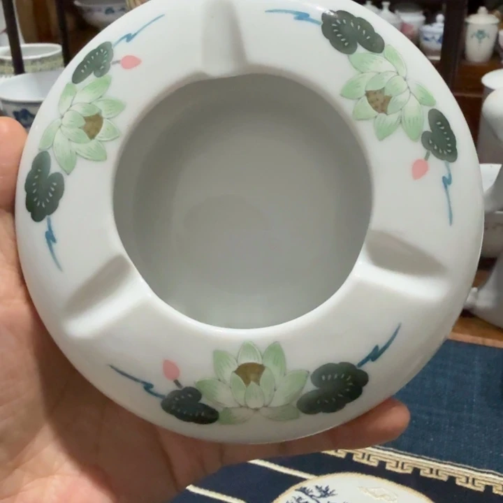 醴陵釉下荷花烟灰缸13厘米微瑕