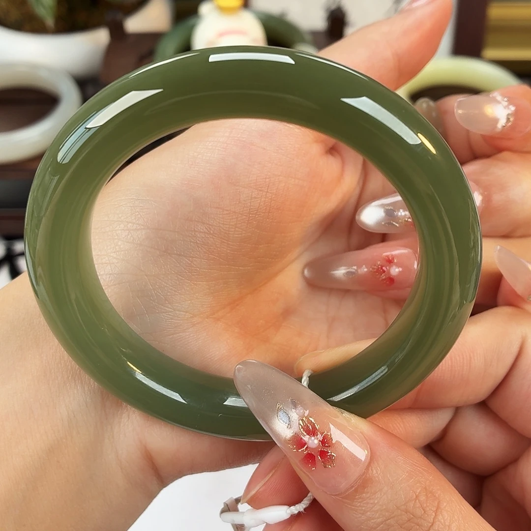 和田玉未镶嵌手镯