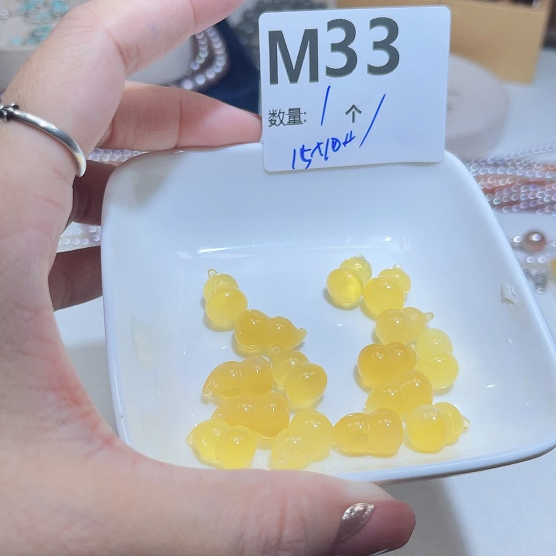 蜜蜡未镶嵌珠宝奇石M33。