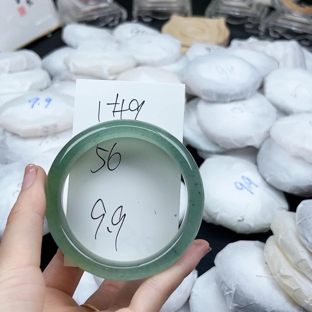 未镶嵌手镯石英质玉1.49