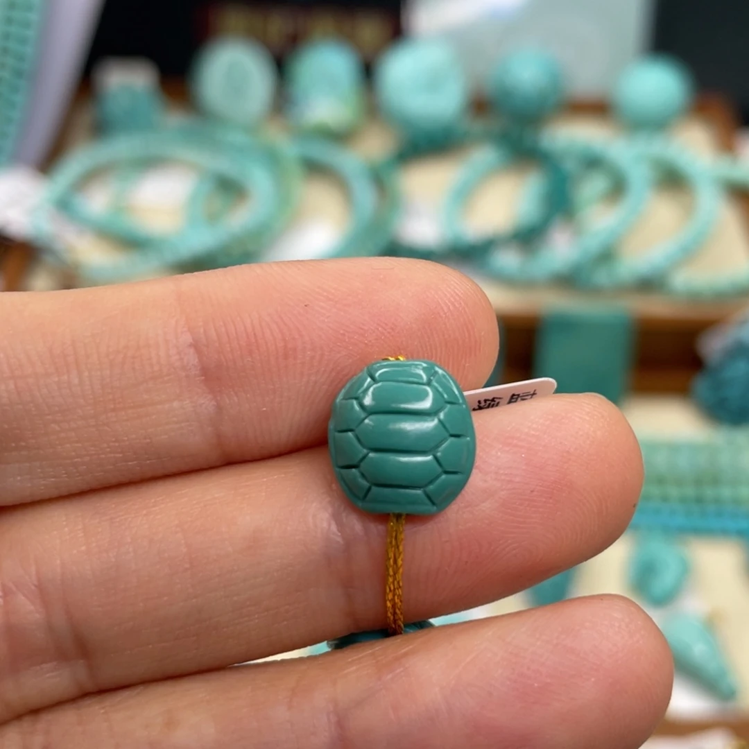 一***瓢绿松石未镶嵌颈饰