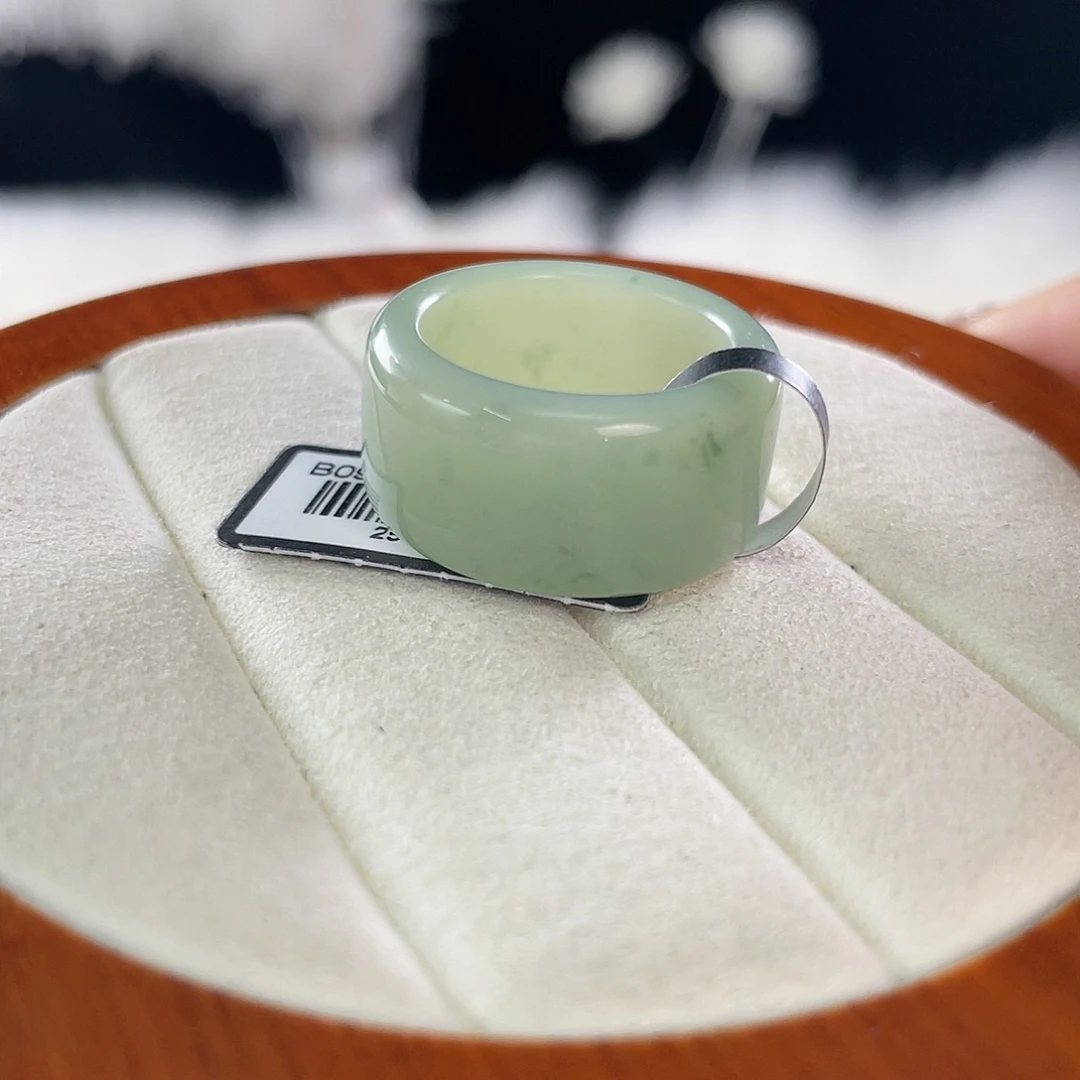 和田玉未镶嵌戒指l76。粉青圆切。17.4。不退换