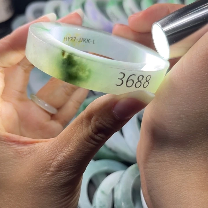 定制翡翠未镶嵌手镯