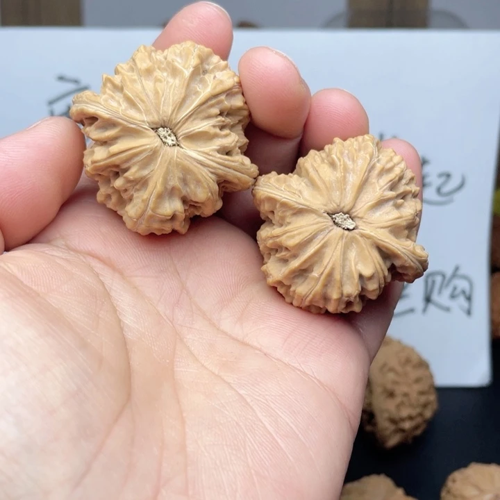 文玩核桃吊坠哈*哈017二磨盘