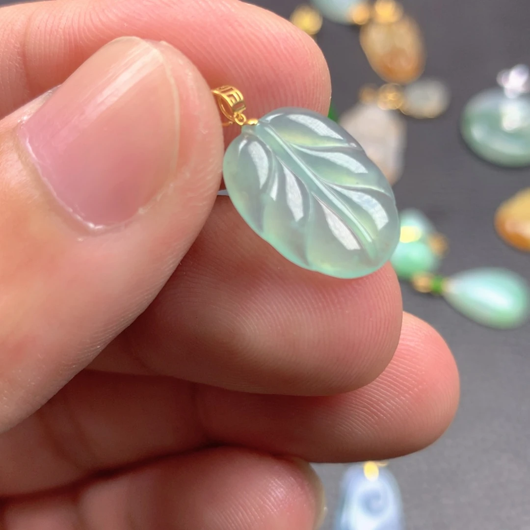 【闪购商品】颈饰18K金镶嵌翡翠翡翠