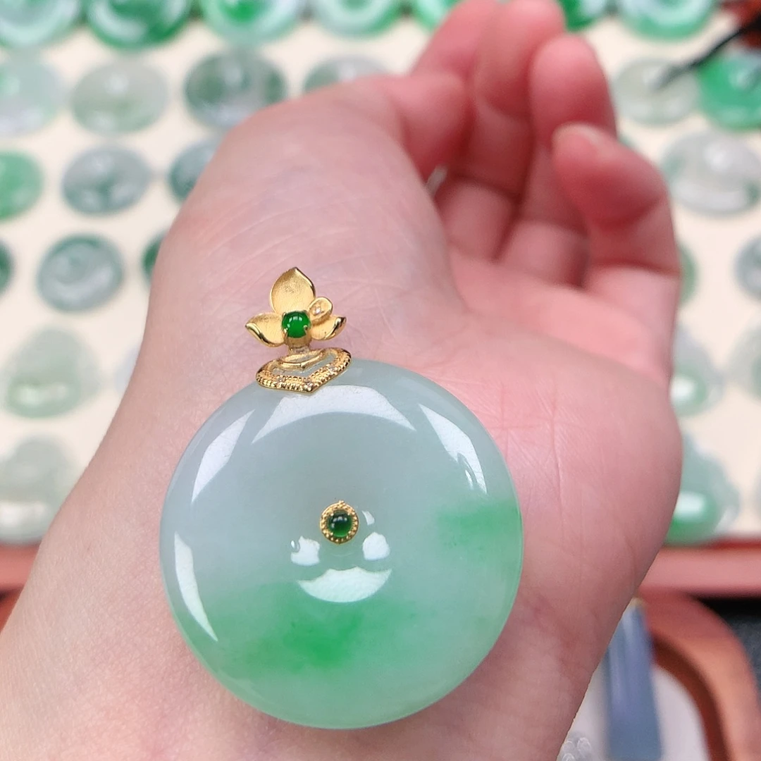 翡翠未镶嵌颈饰吊坠