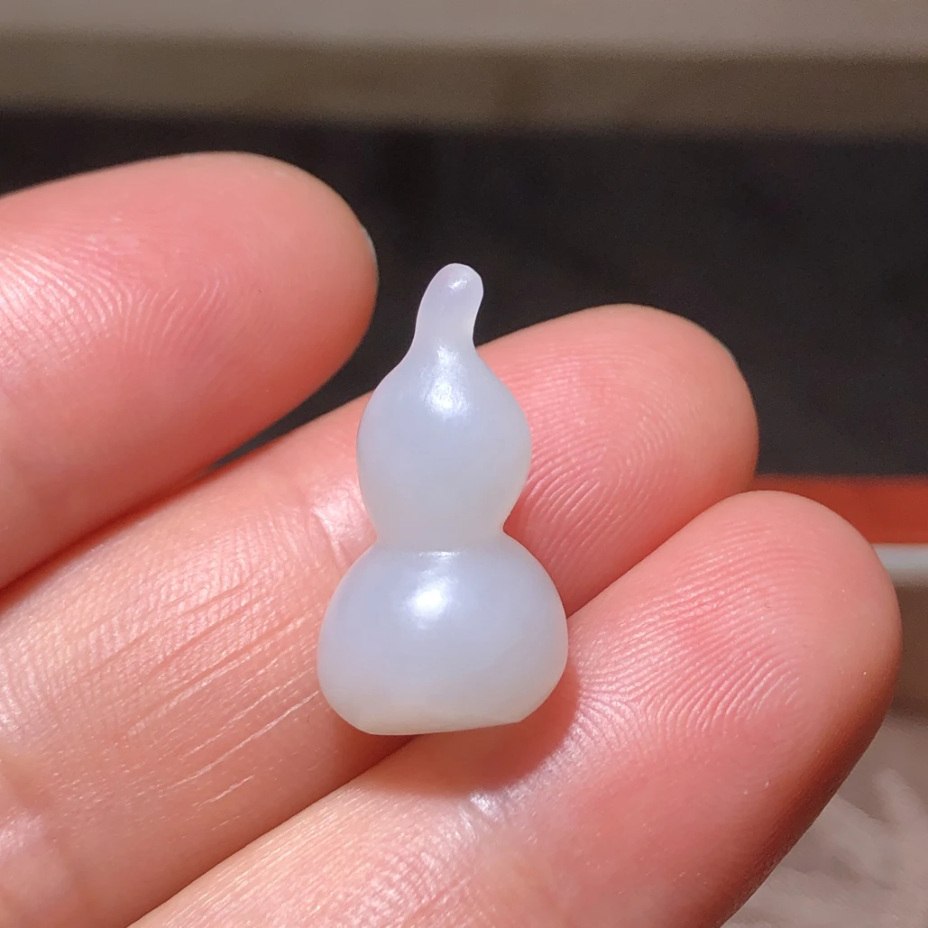 新疆和田玉籽料一级白小葫芦，过灯微结构
