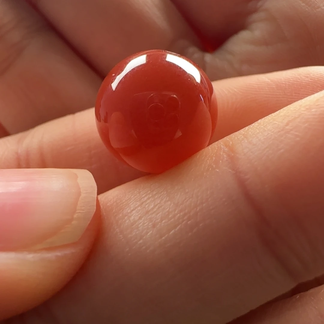 南红玛瑙未镶嵌圆珠：12.7深水红 满细砂 无纹 有皮裂